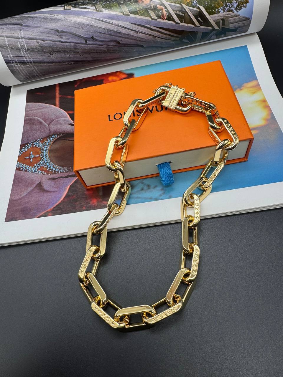Фото Колье Louis Vuitton LV Edge MM B4867
