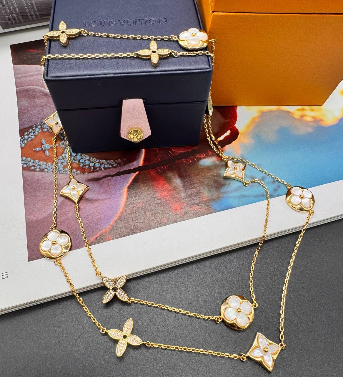 Фото Колье Louis Vuitton Color Blossom BB Multi-Pattern B4869