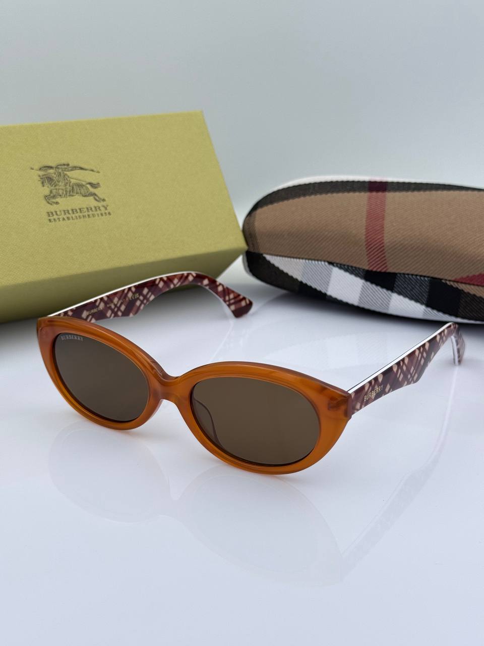 Фото Очки Burberry S6602
