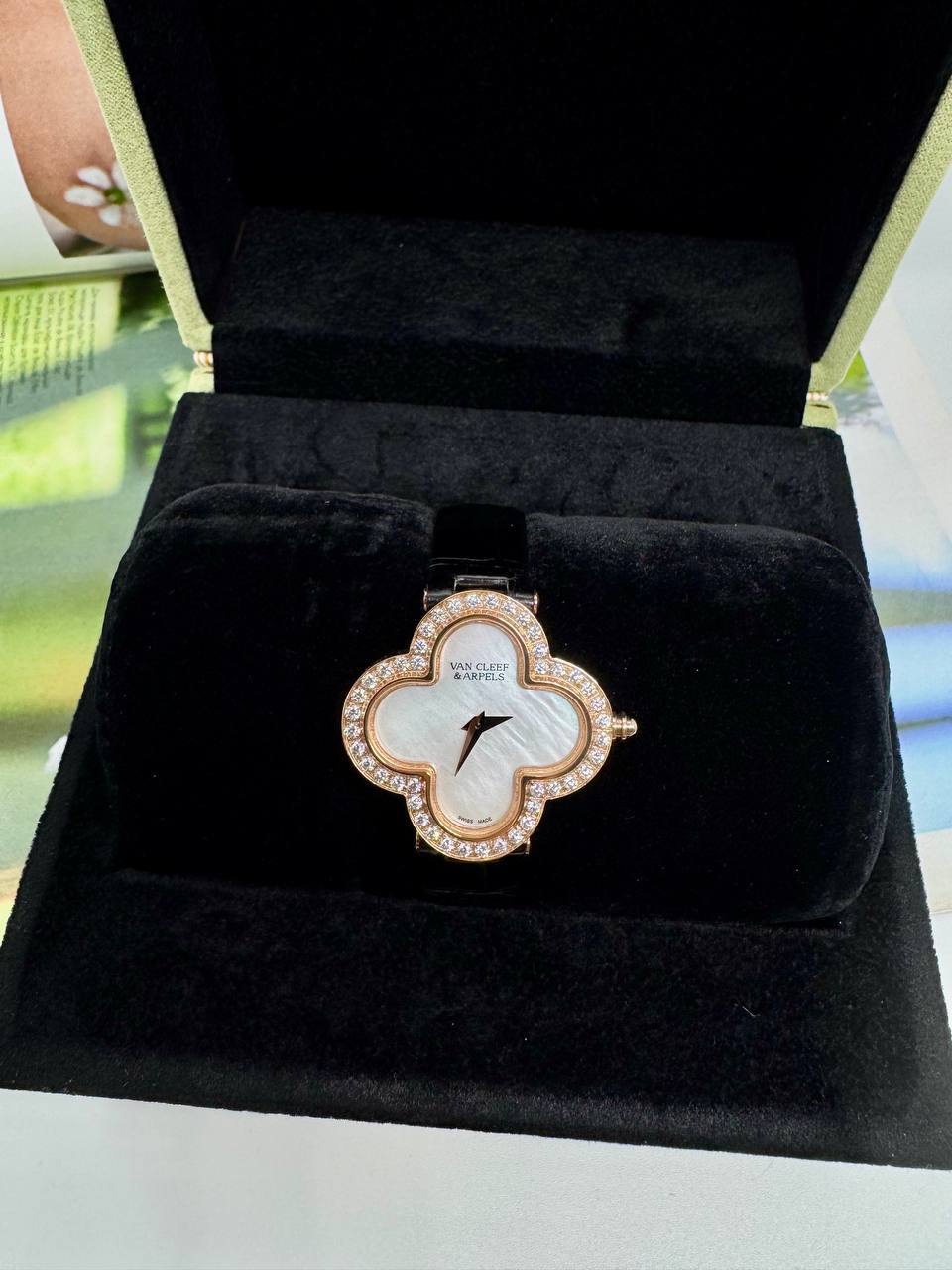 Фото Часы Van Cleef & Arpels Alhambra Small S7040