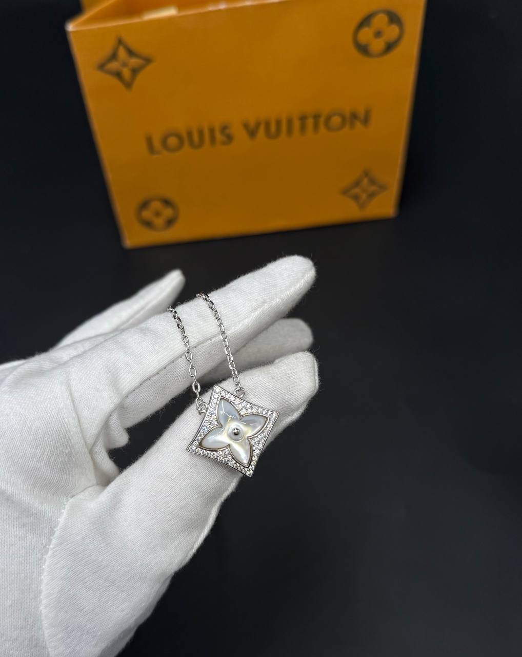 Фото Колье Louis Vuitton Blossom S7743