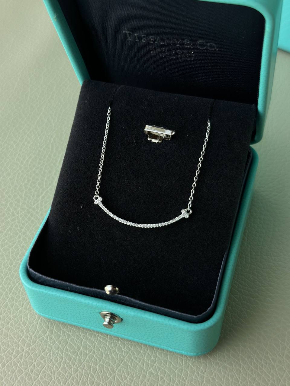 Фото Колье Tiffany & Co T Smile S7663