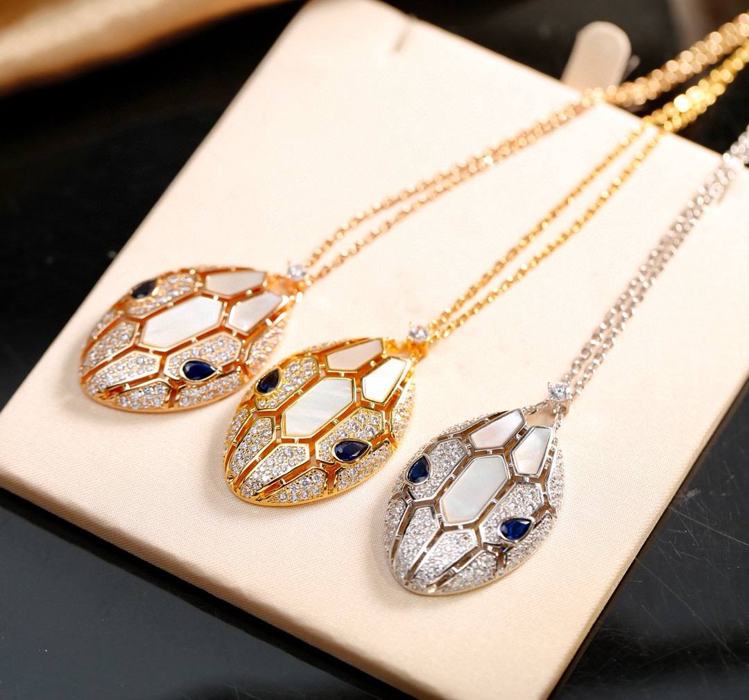 Фото Колье Bvlgari Serpenti Seduttori S7672