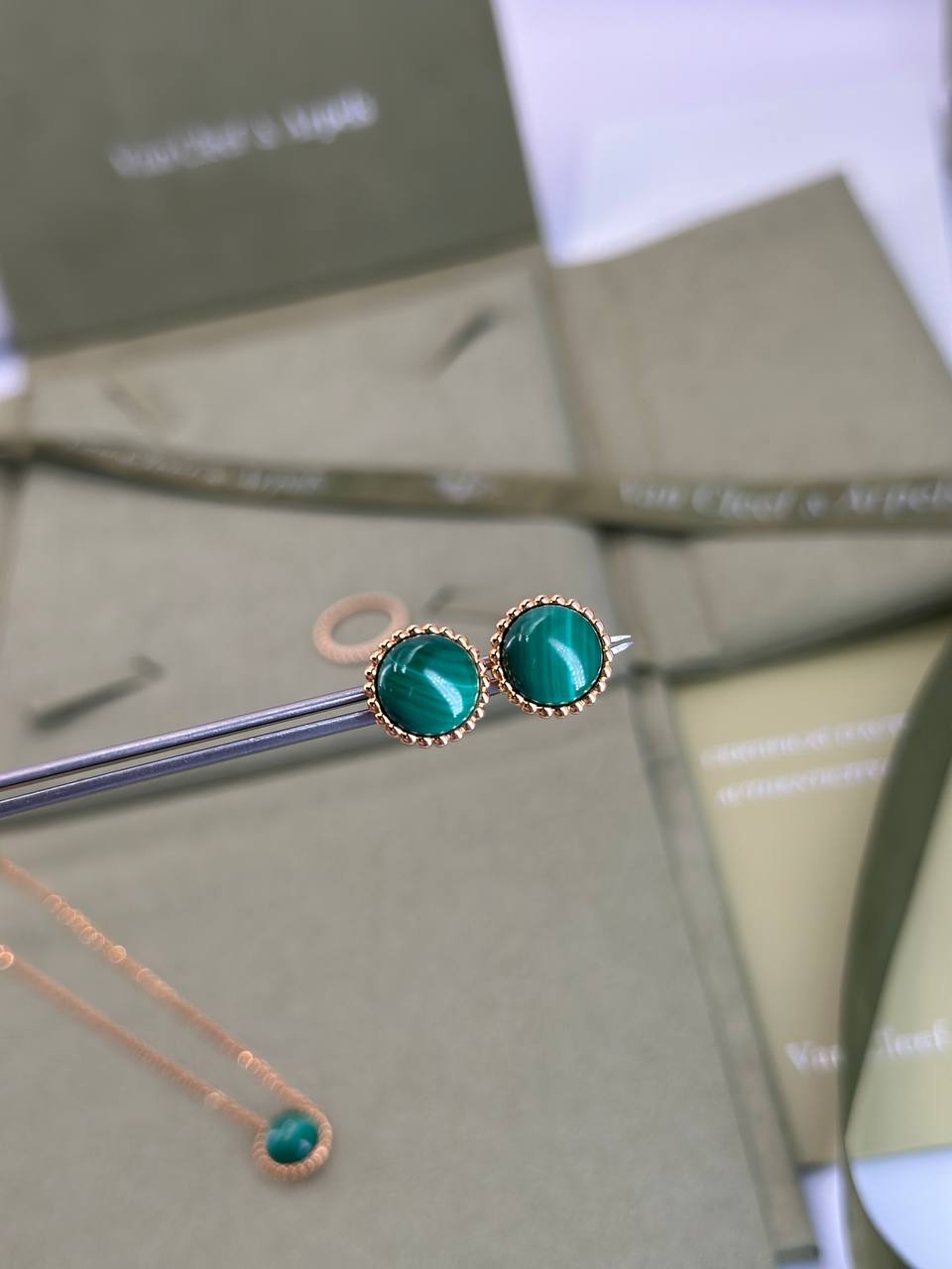 Фото Серьги Van Cleef & Arpels Perlée Couleurs S8083