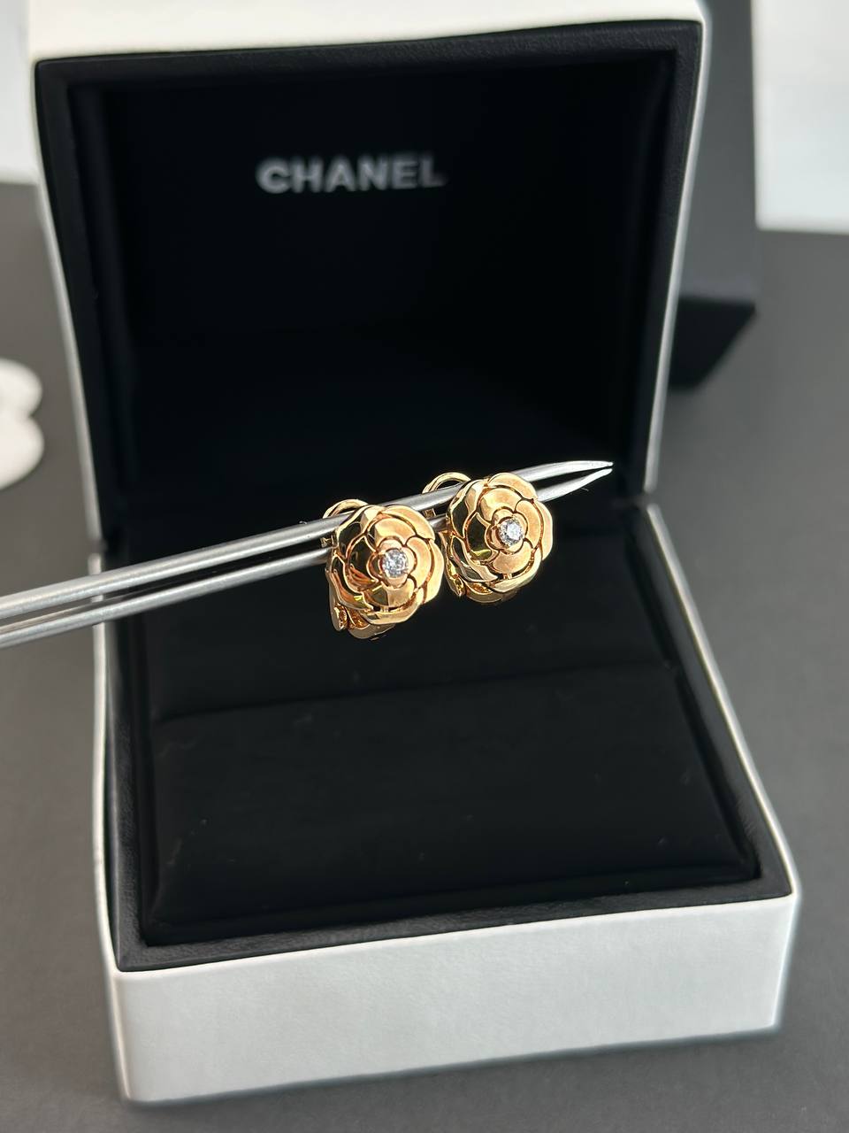 Фото Серьги Chanel Extrait de Camelia S8104