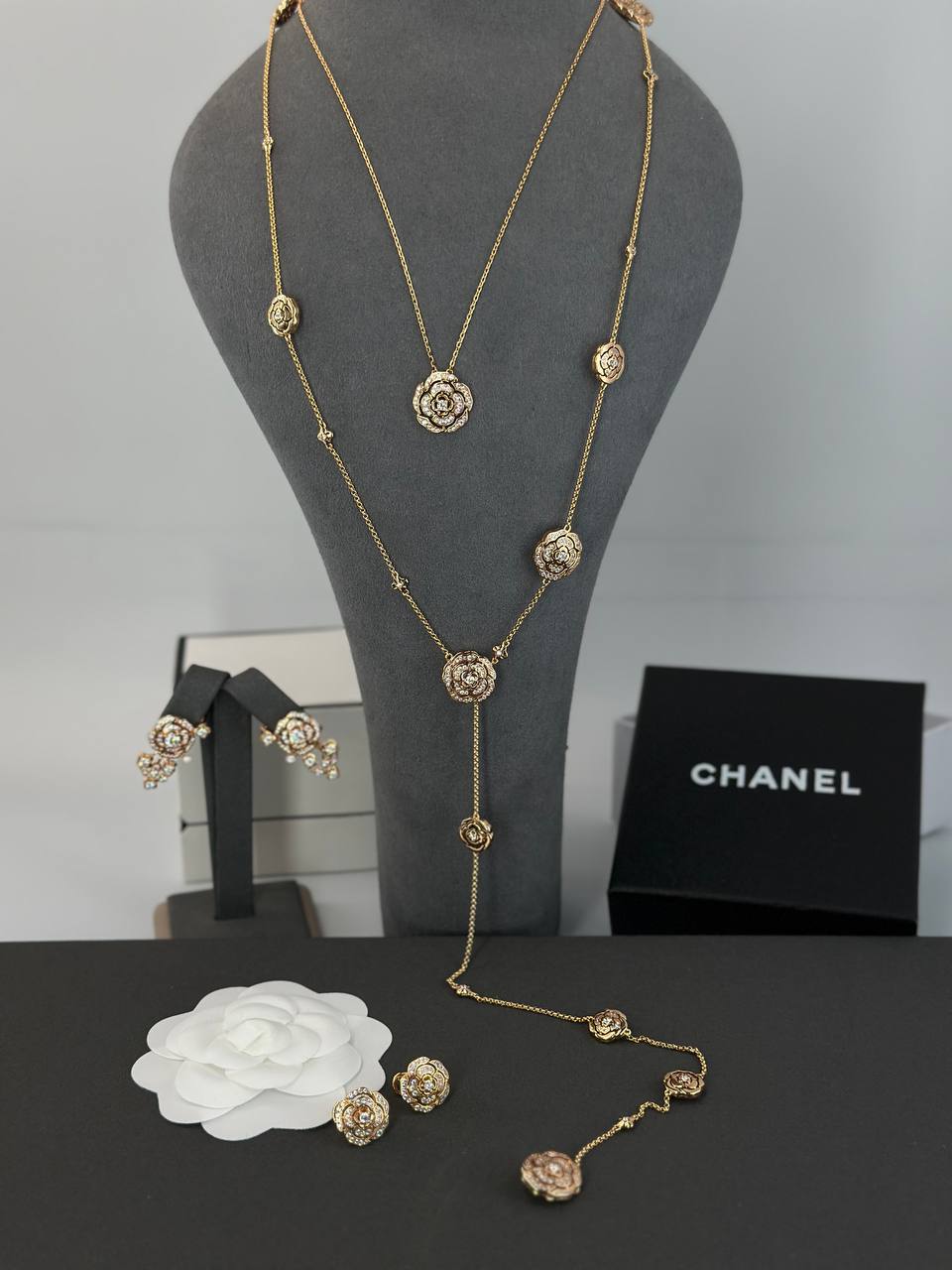 Фото Колье-сотуар Chanel Camelia S8108
