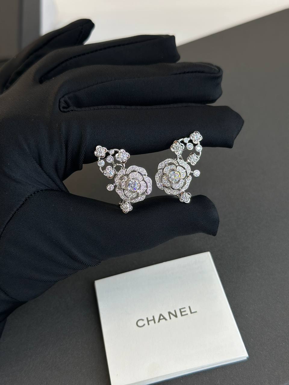 Фото Серьги-каффы Chanel Bouton de Camélia S8111