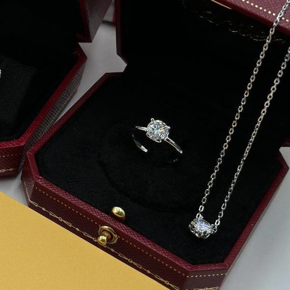 Фото Кольцо C de Cartier S8243