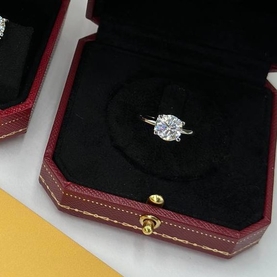 Фото Кольцо C de Cartier S8246