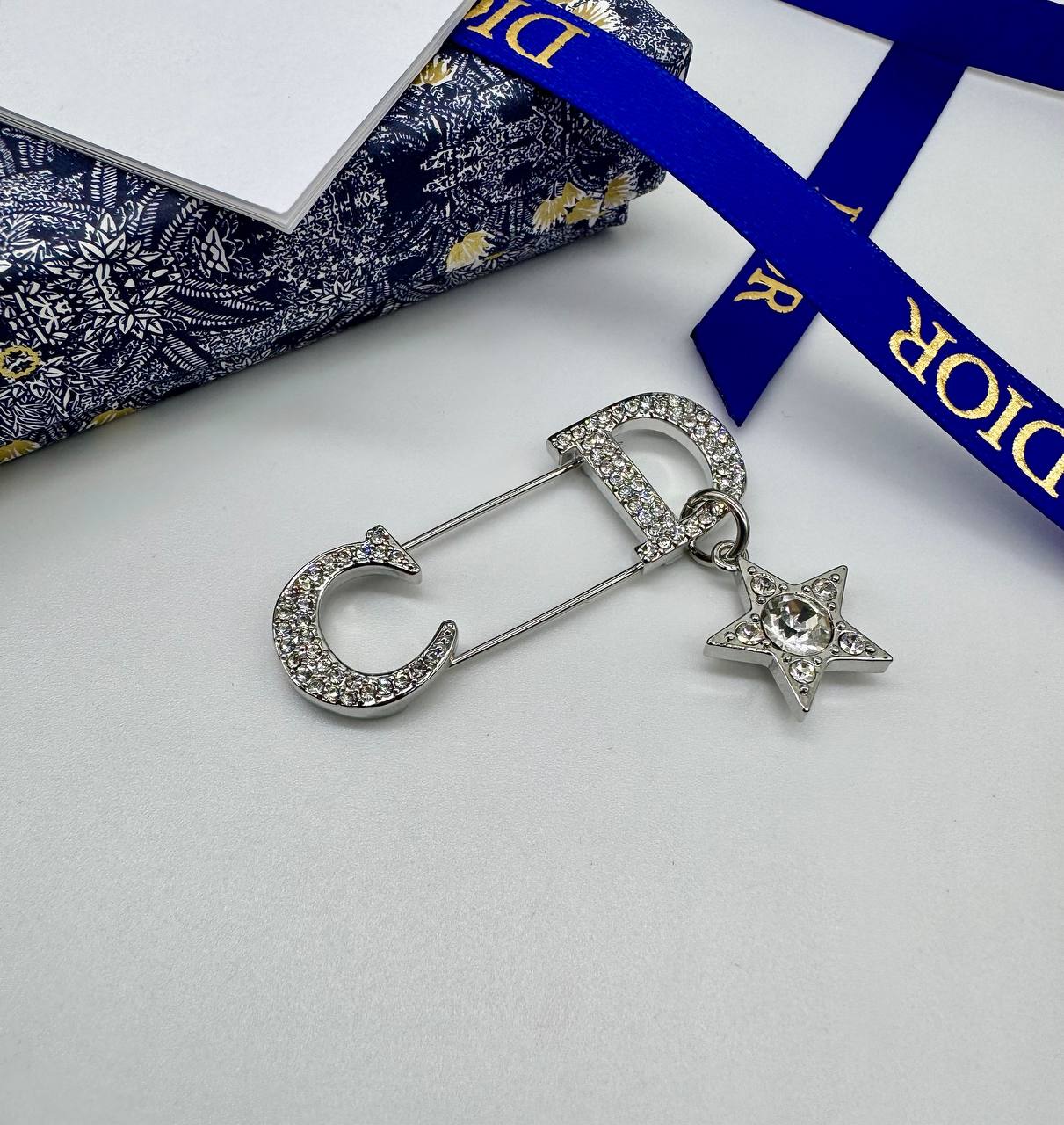 Фото Брошь Dior S8299