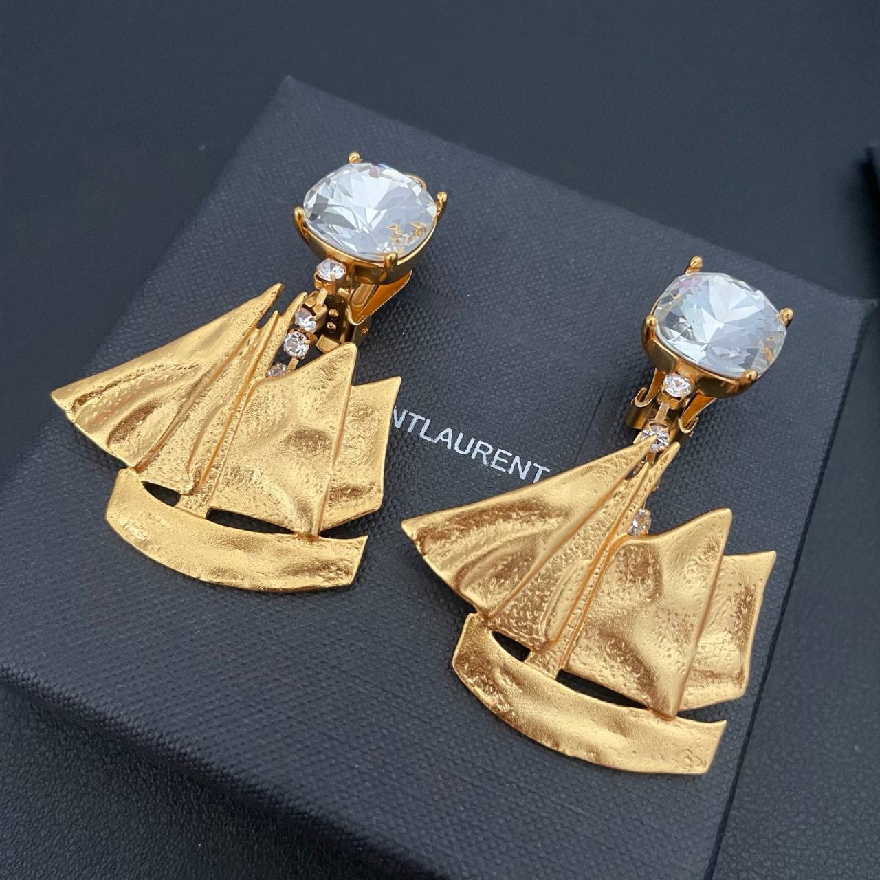 Фото Серьги-клипсы Yves Saint Laurent S8325