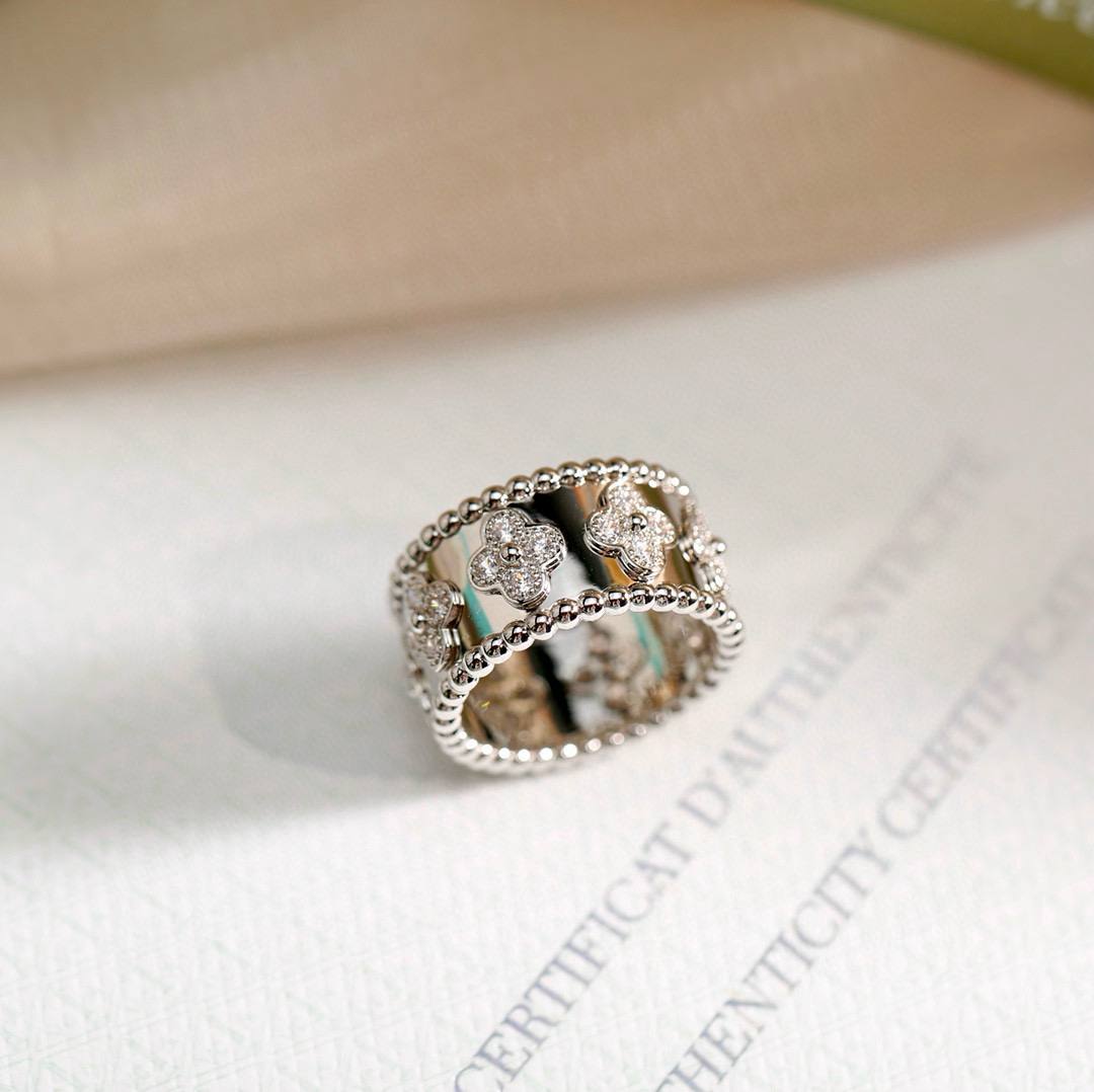 Фото Кольцо Van Cleef & Arpels Perlée Clover S8379