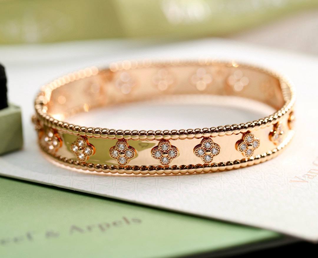 Фото Браслет Van Cleef & Arpels Perlée Clover S8384