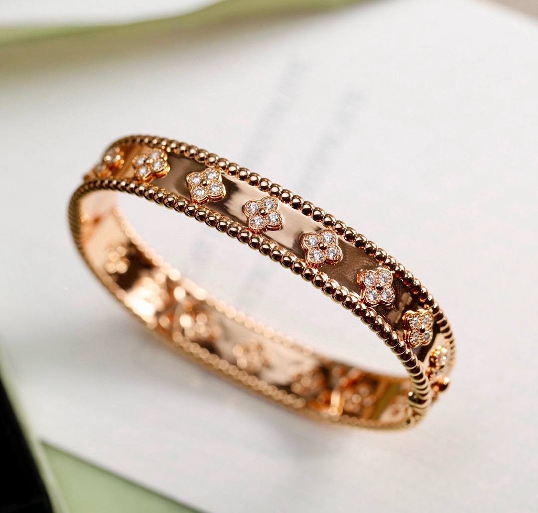 Фото Браслет Van Cleef & Arpels Perlée Clover S8384