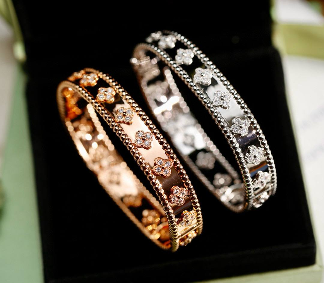 Фото Браслет Van Cleef & Arpels Perlée Clover S8383