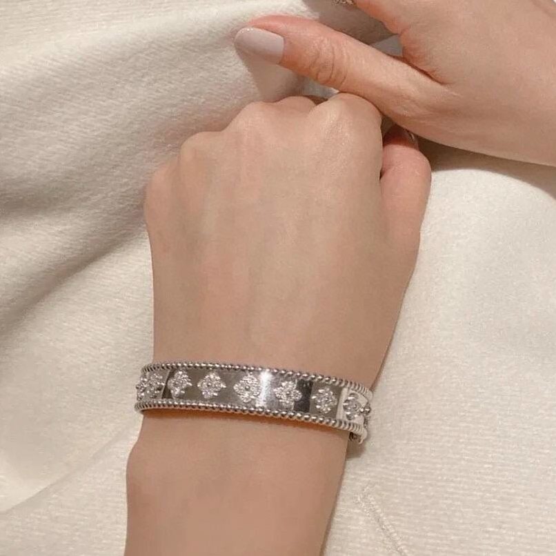Фото Браслет Van Cleef & Arpels Perlée Clover S8383