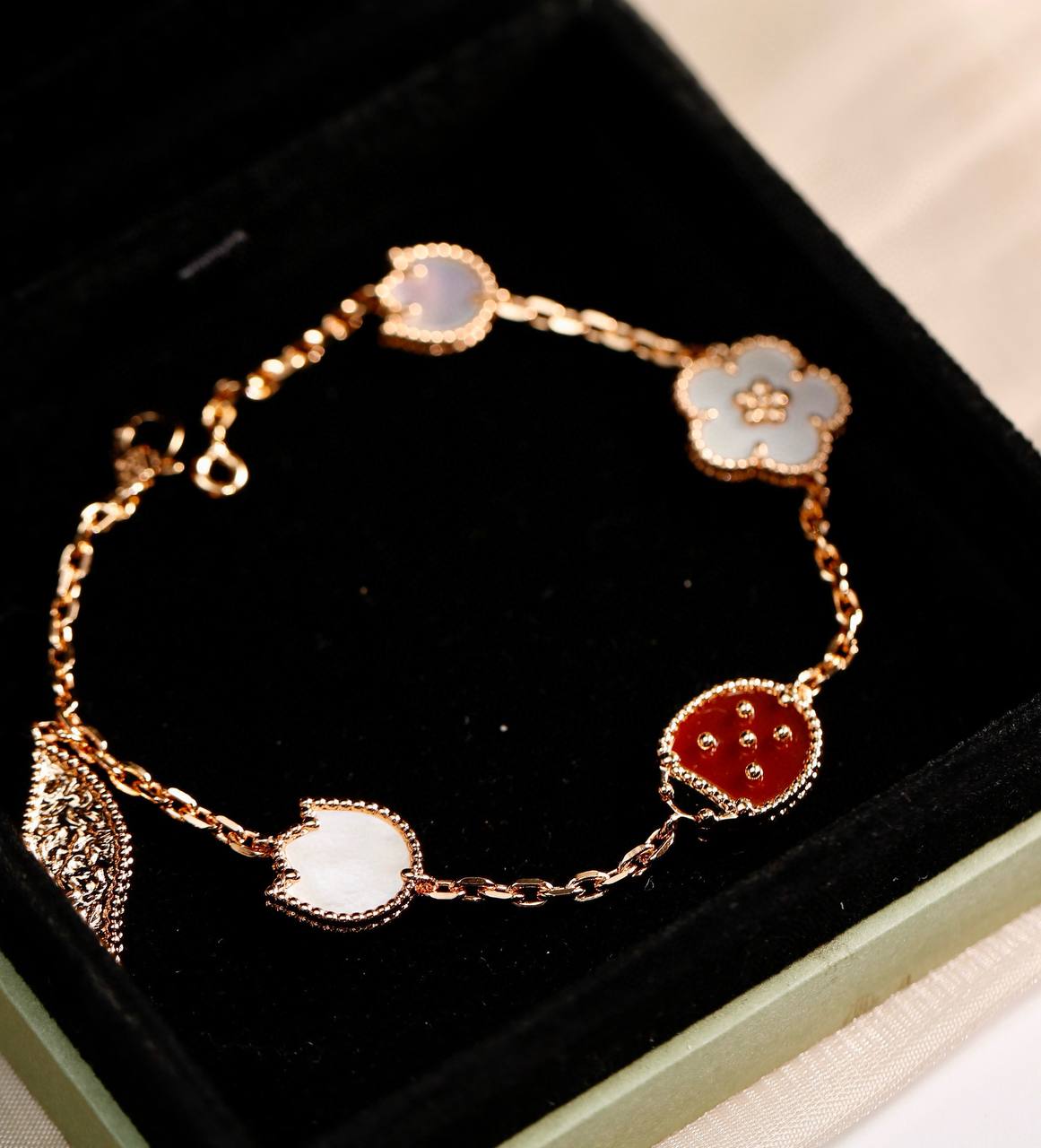Фото Браслет Van Cleef & Arpels Lucky Spring S8385