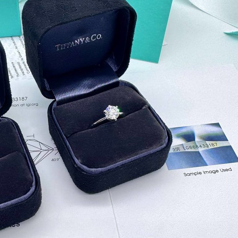 Фото Кольцо Tiffany & Co Setting S8410
