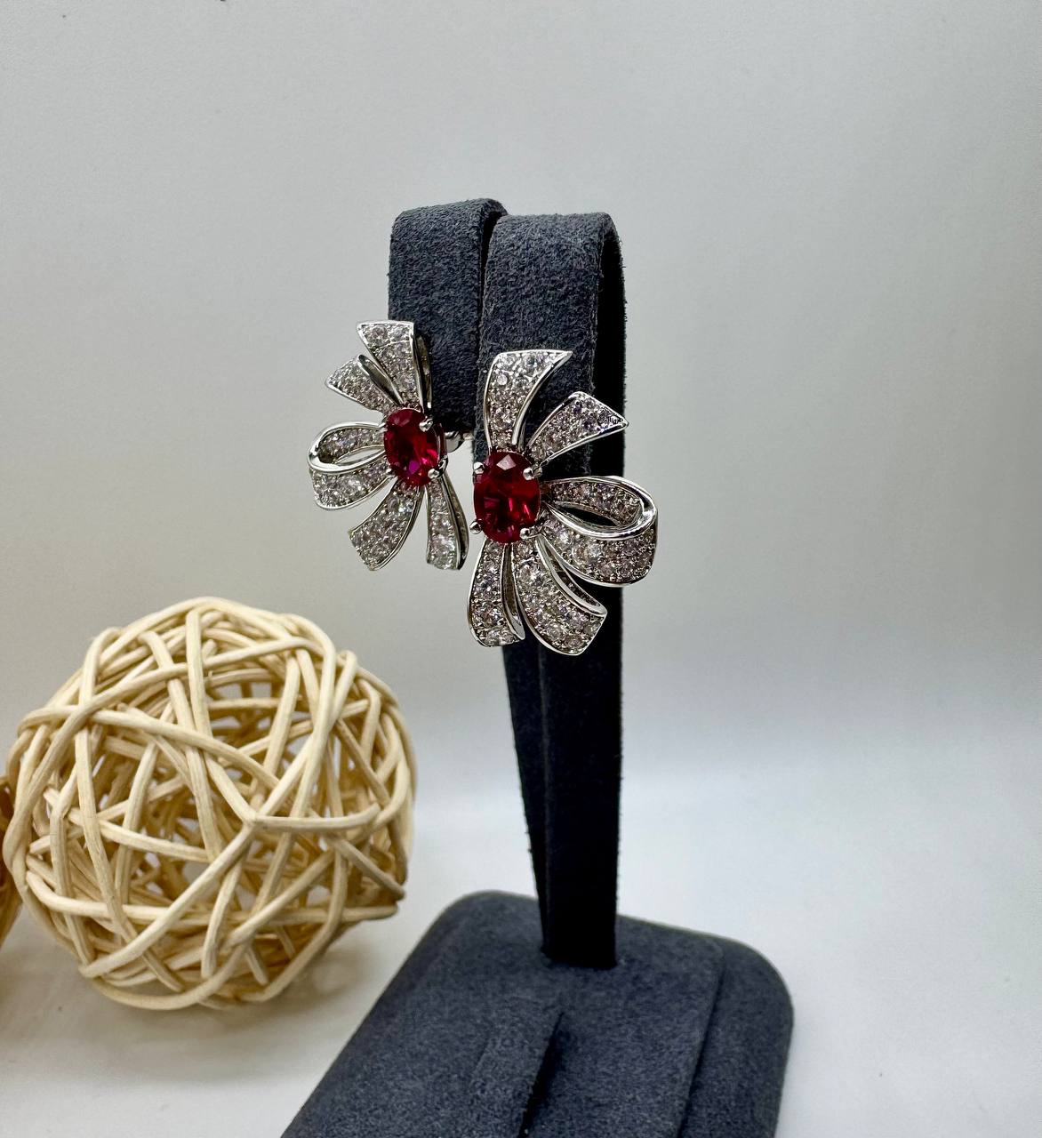 Фото Серьги Graff Tilda's Bow S8424