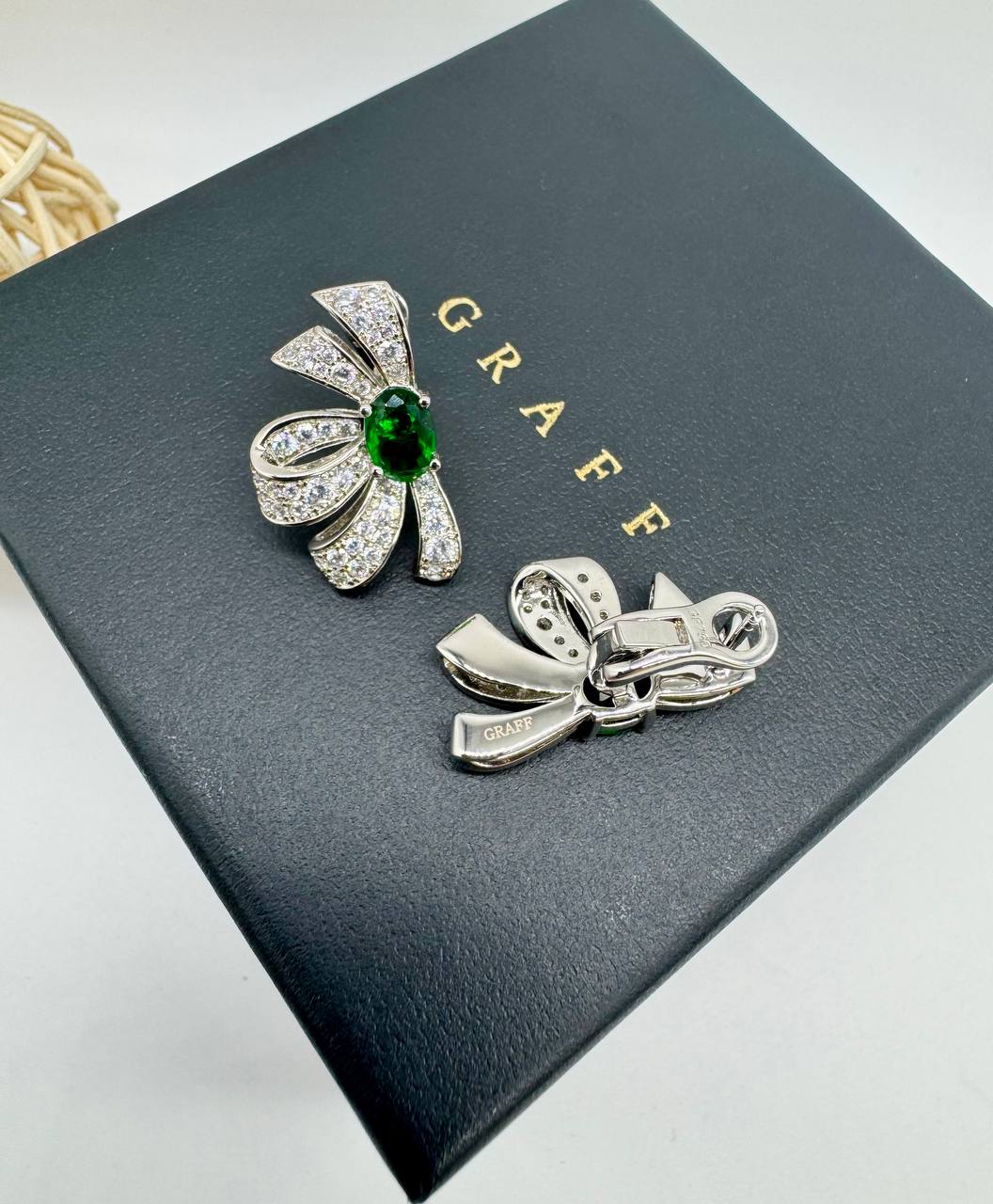 Фото Серьги Graff Tilda's Bow S8427