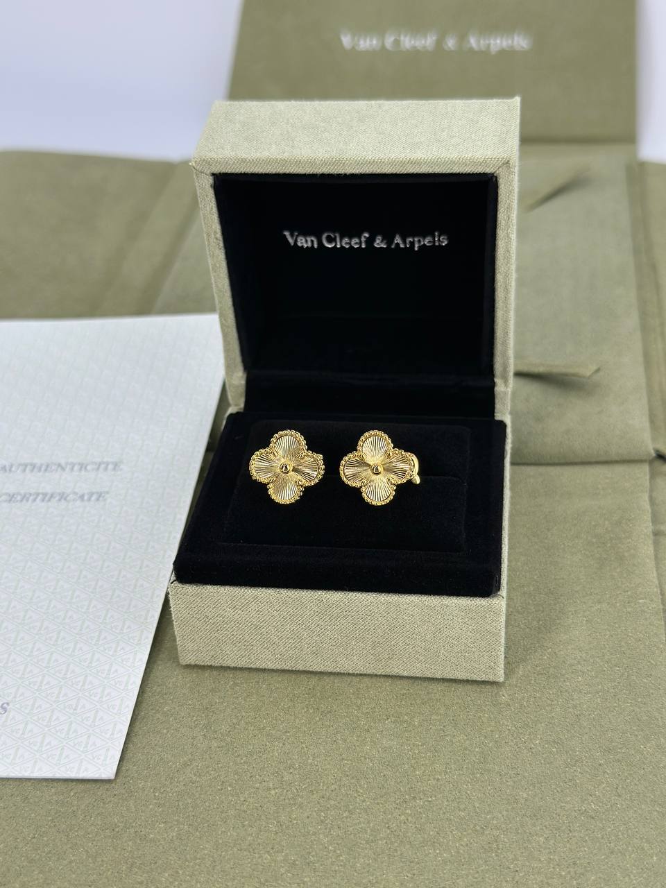 Фото Серьги Van Cleef & Arpels Vintage Alhambra S8528