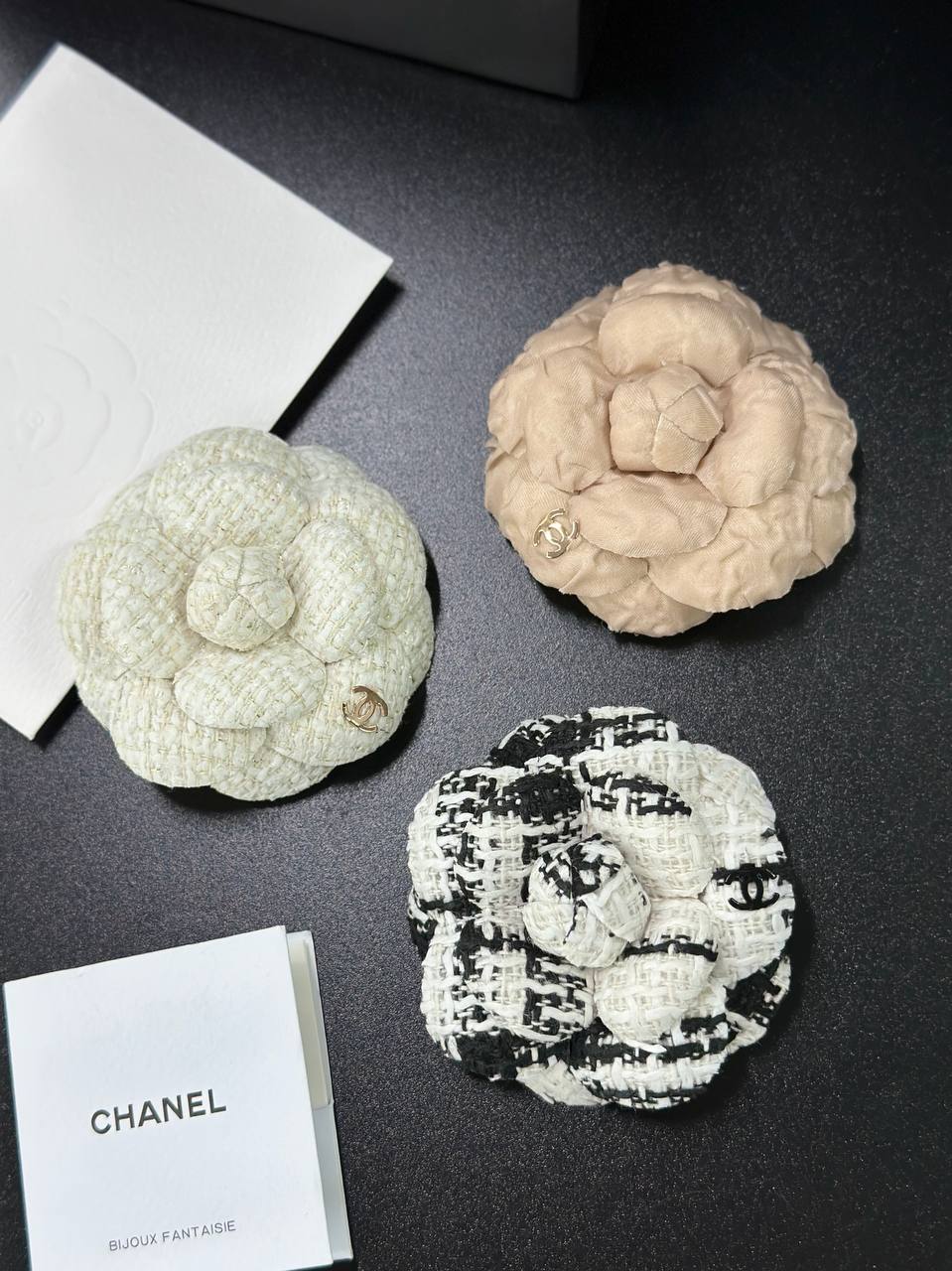 Фото Брошь Chanel Camelia S8659