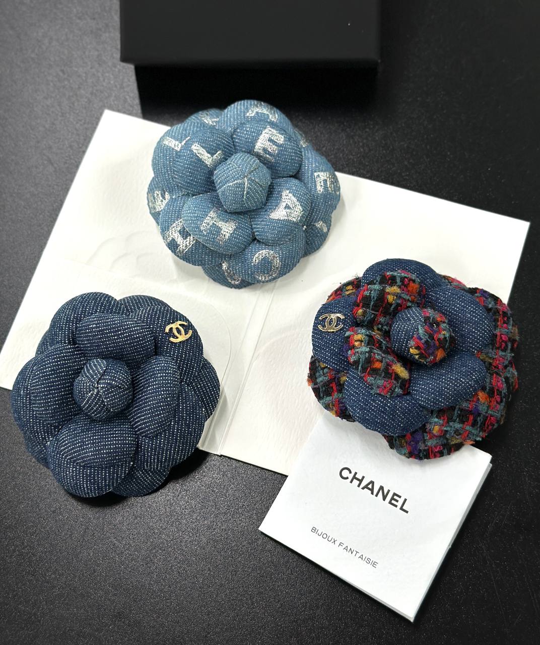 Фото Брошь Chanel Camelia S8660