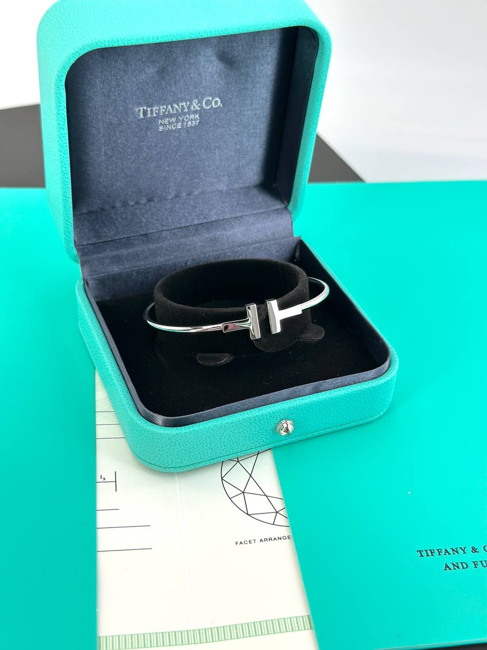 Фото Браслет Tiffany & Co T Wire S8815