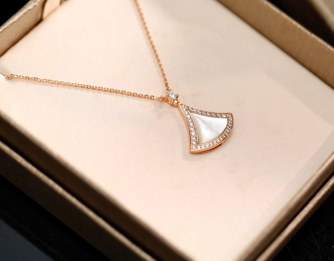 Фото Колье Bvlgari Diva's Dream S9116