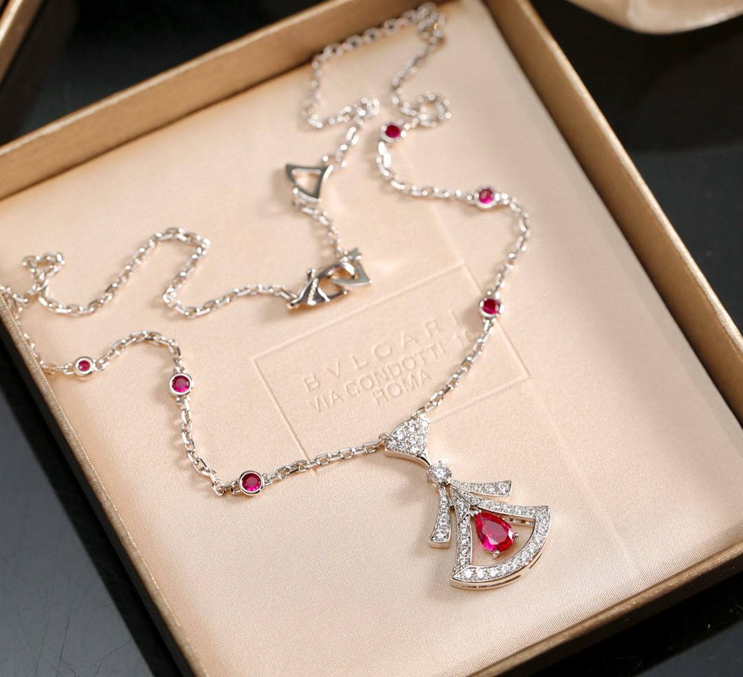 Фото Колье Bvlgari Diva's Dream S9123