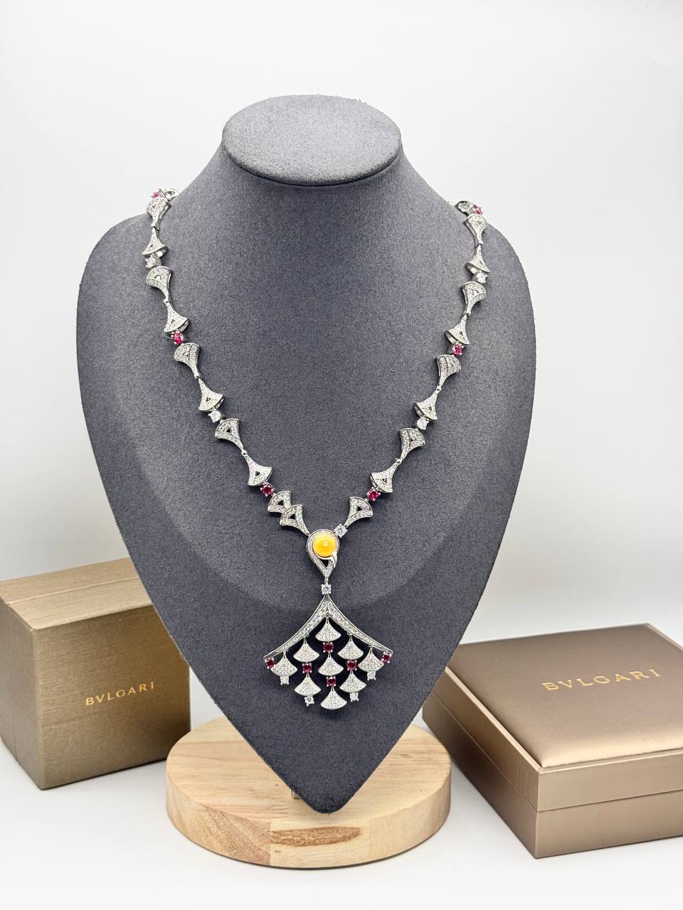 Фото Колье Bvlgari Diva's Dream S9262