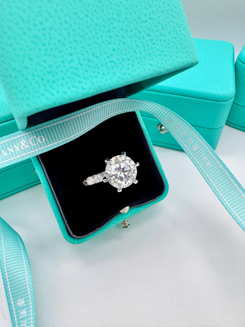 Фото Кольцо Tiffany & Co Setting S9335