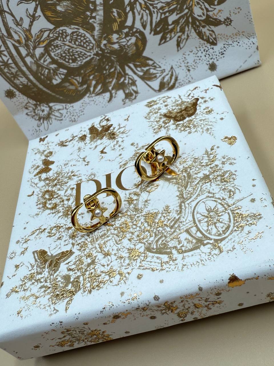 Фото Серьги Dior 30 Montaigne S9400