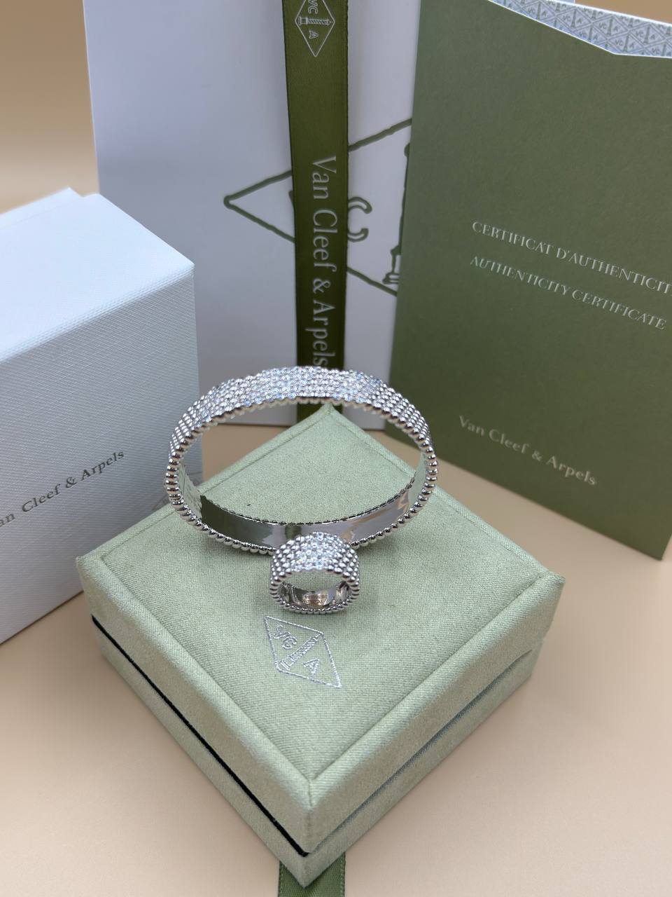 Фото Браслет Van Cleef & Arpels Perlée S9497