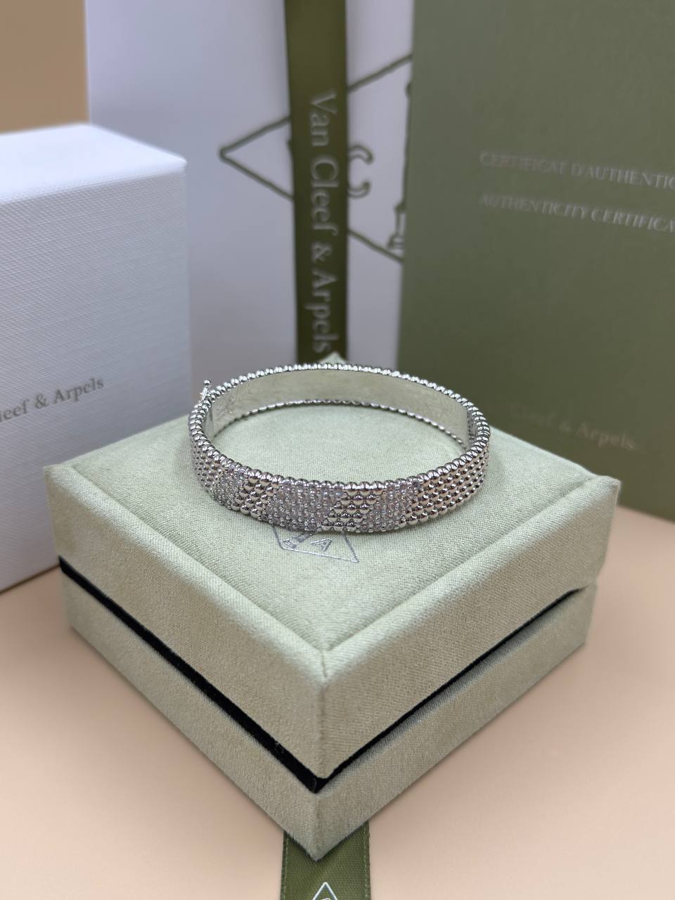 Фото Браслет Van Cleef & Arpels Perlée S9497