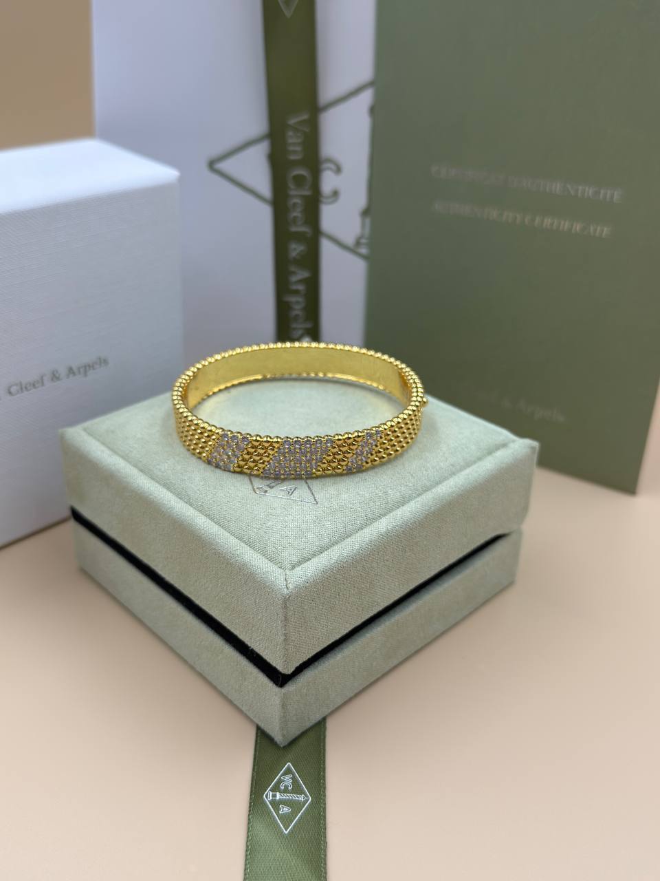 Фото Браслет Van Cleef & Arpels Perlée S9498