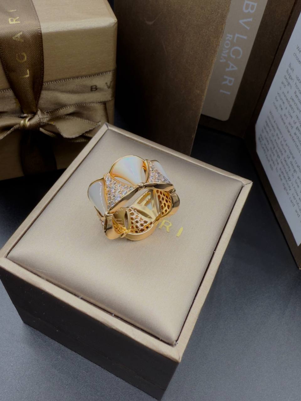 Фото Кольцо Bvlgari Diva's Dream S9559