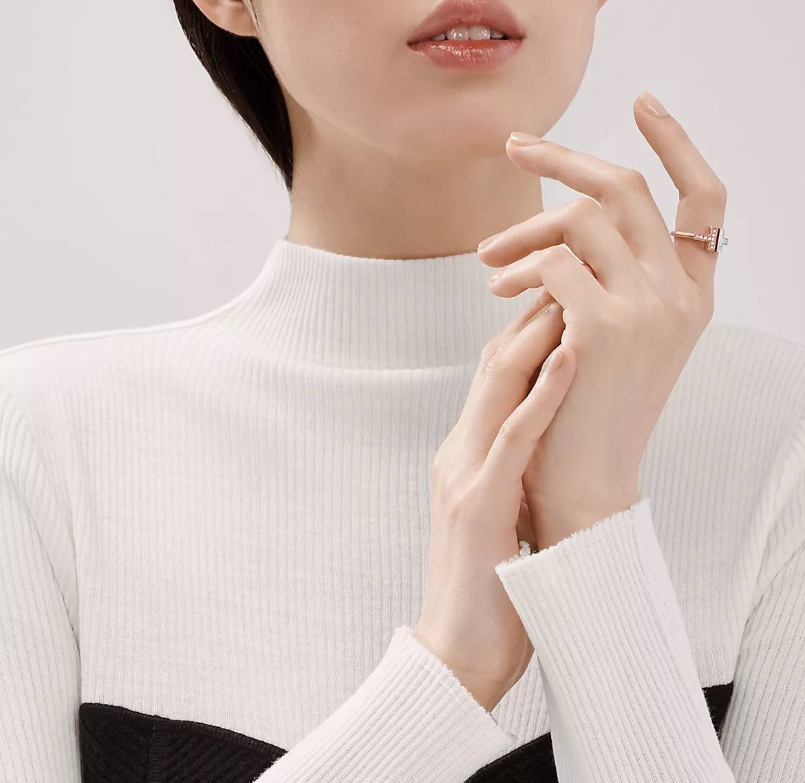Фото Кольцо Tiffany & Co T Wire S9569