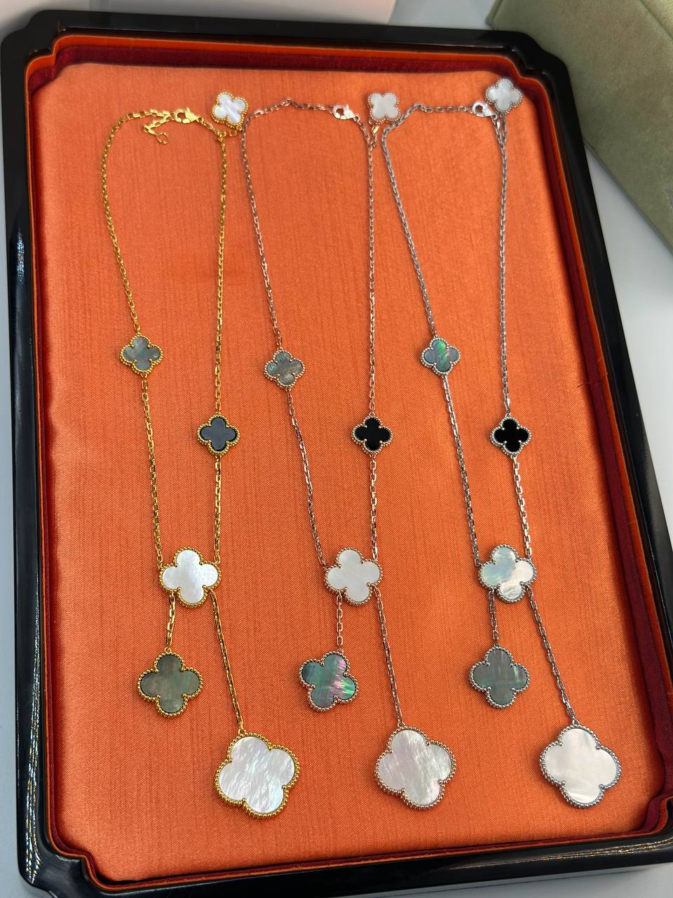 Фото Колье Van Cleef & Arpels Magic Alhambra S9685