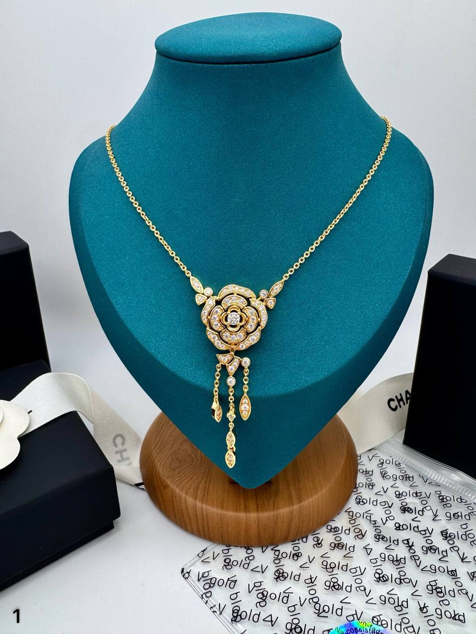 Фото Колье Chanel Bouton de Camélia S9748