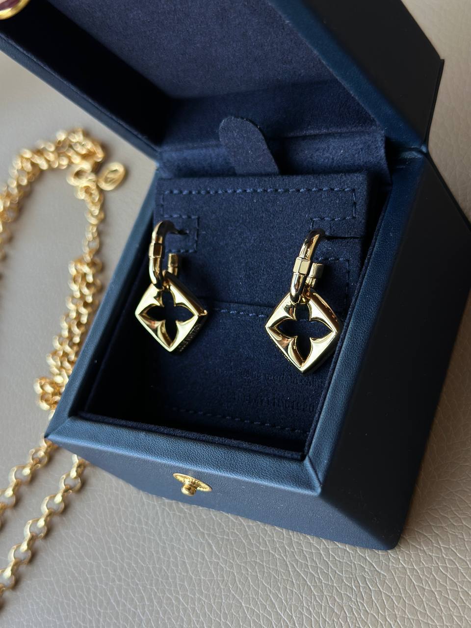 Фото Серьги Louis Vuitton Puffygram S9867