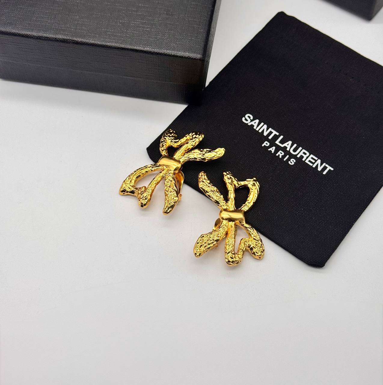 Фото Серьги-клипсы Yves Saint Laurent S10054