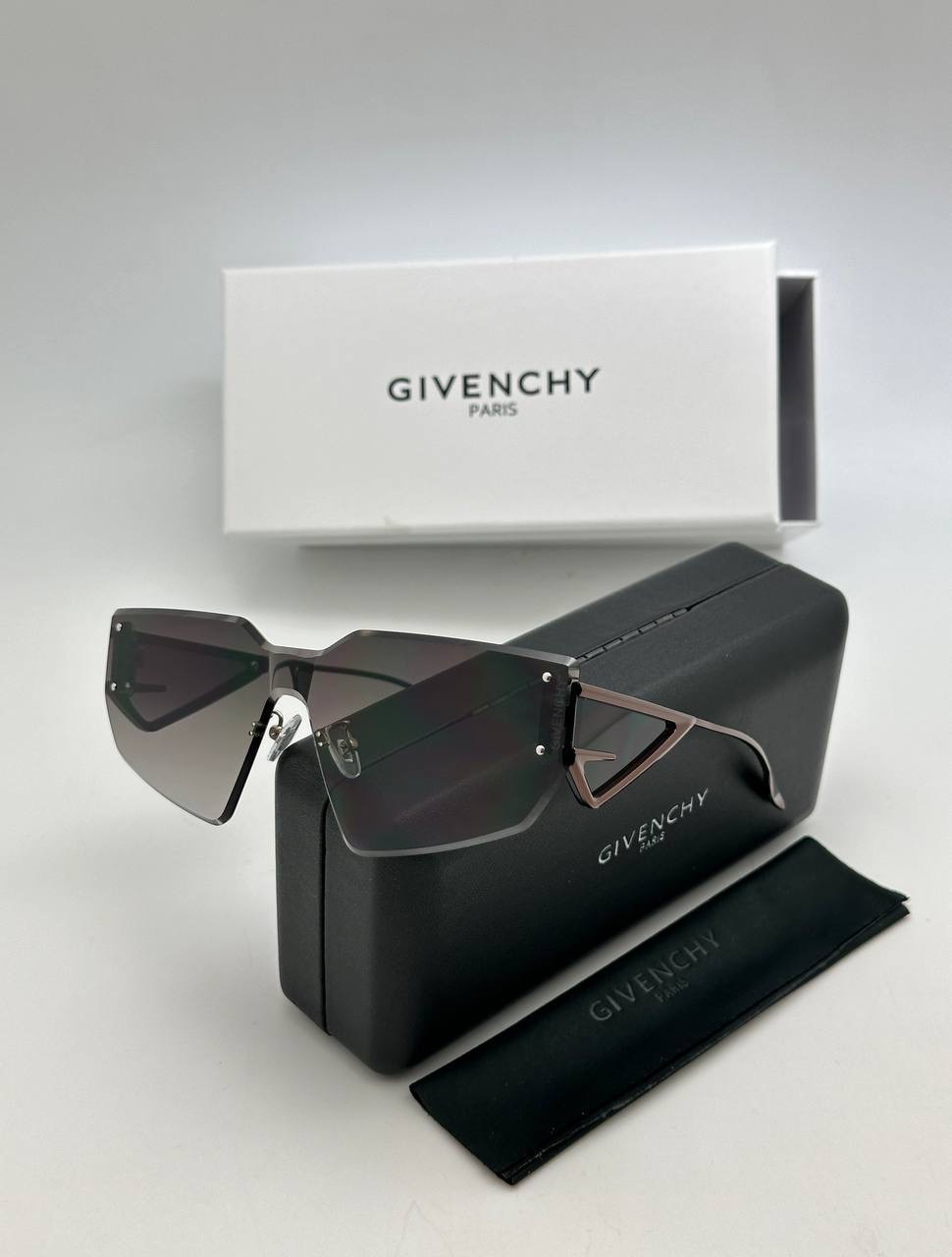 Фото Очки Givenchy S10445