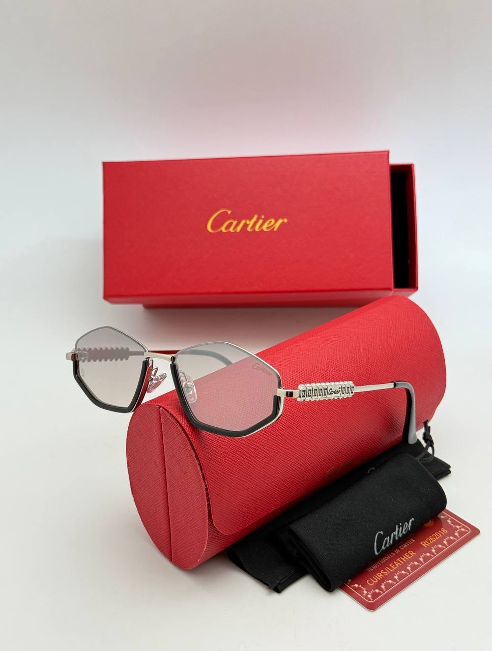 Фото Очки Cartier Clash S10622