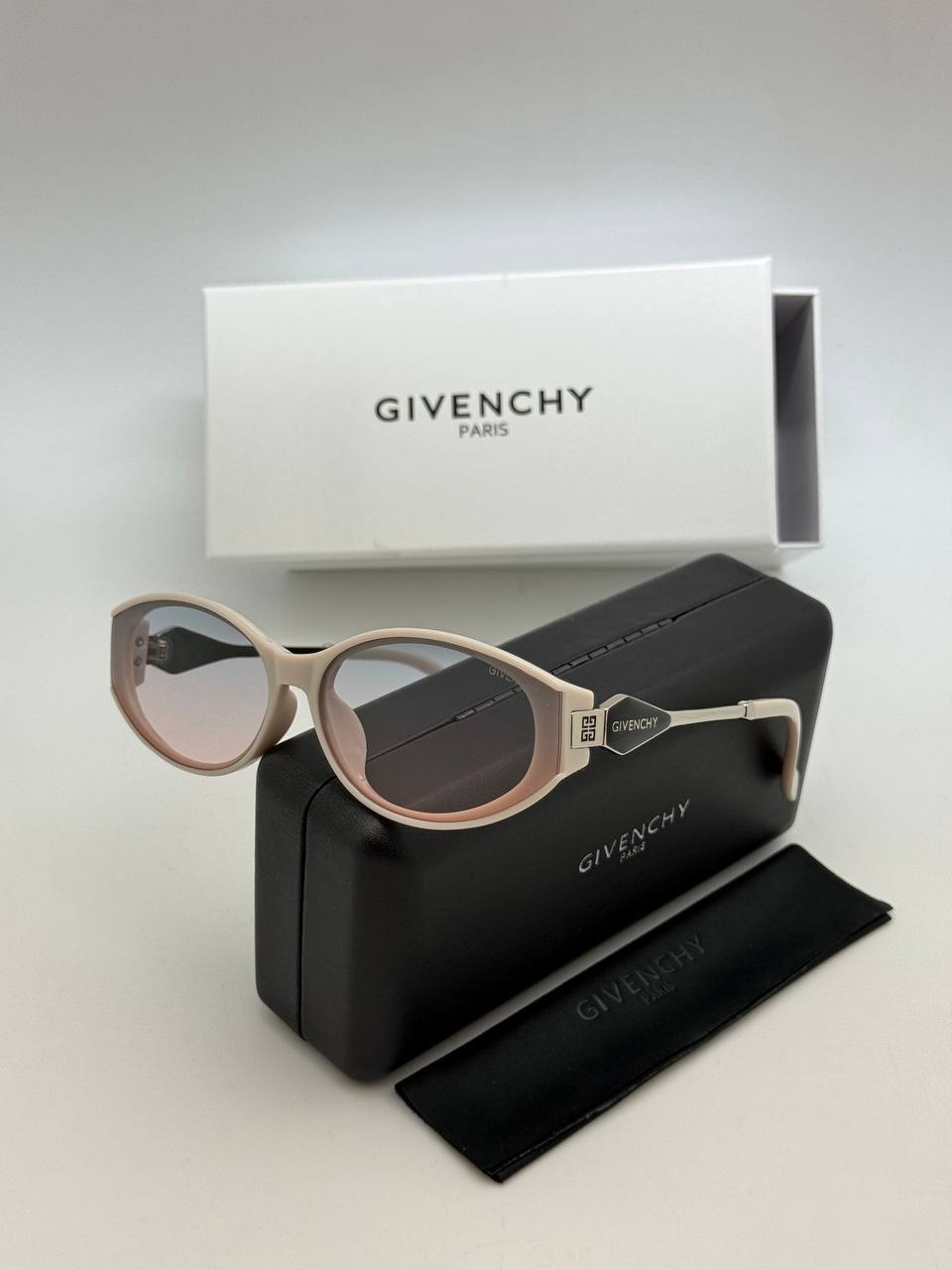 Фото Очки Givenchy S10295