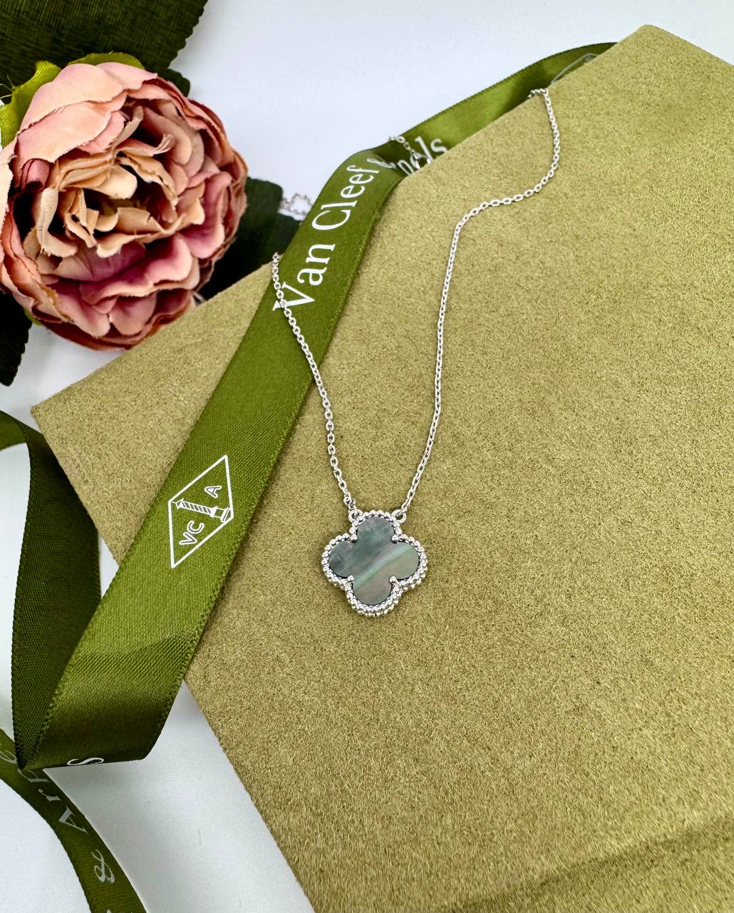 Фото Колье Van Cleef & Arpels Vintage Alhambra S16520