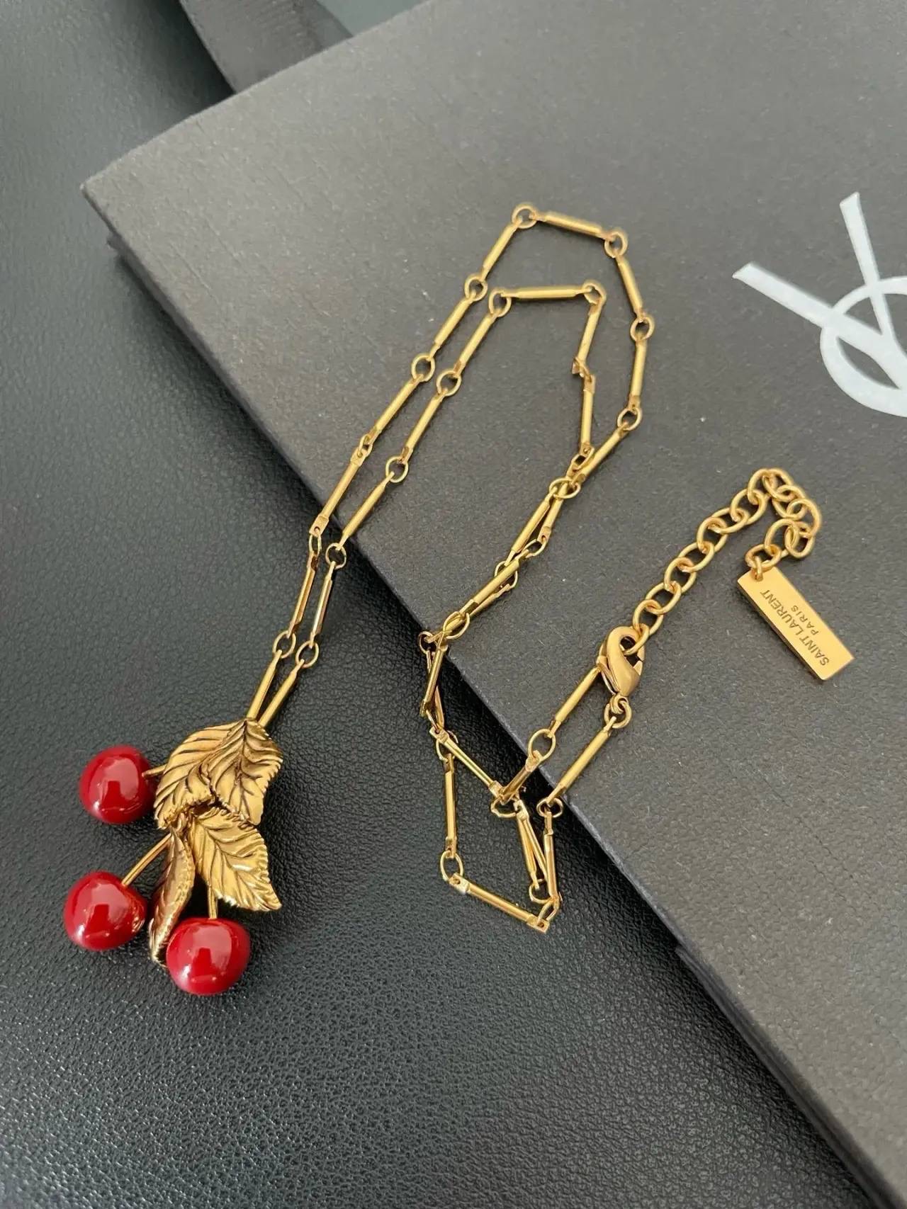 Фото Колье Yves Saint Laurent S11616