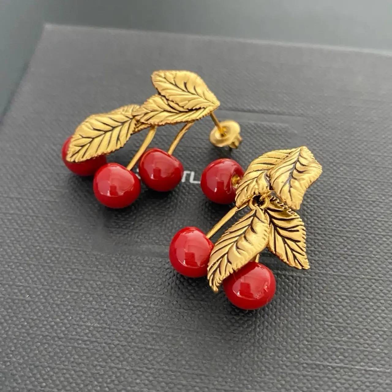 Фото Серьги Yves Saint Laurent S11615