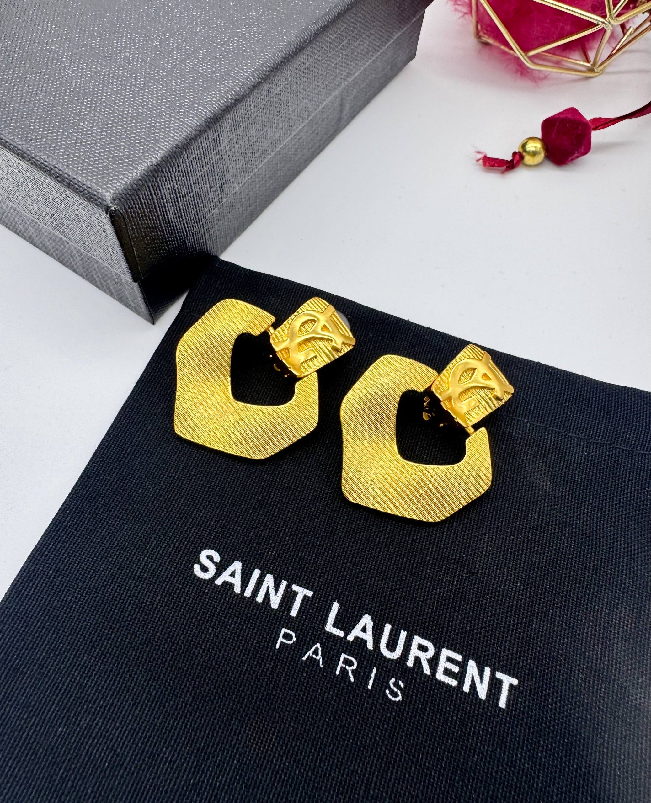 Фото Серьги-клипсы Yves Saint Laurent S11618