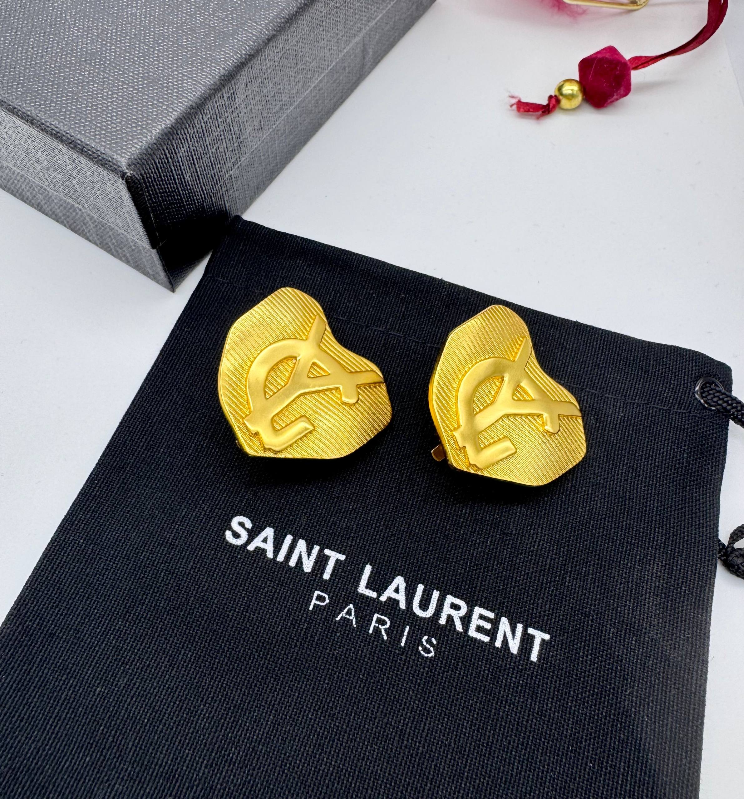 Фото Серьги-клипсы Yves Saint Laurent S11619